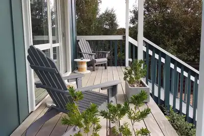 Image de Chalet mignon et moderne, à 500m des plages de sable, près des vignobles avec vue sur la mer