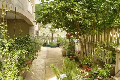 Image de Spacieux appartement de deux chambres dans un quartier calme à 6 minutes du centre