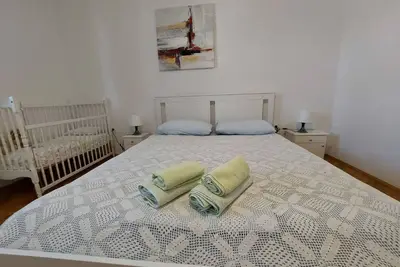 Image de Appartement confortable à Poljica (Trogir) 2 + 2, WiFi, balcon, grill, climatisation, Tv