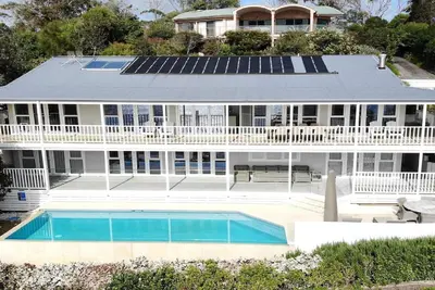 Image de Salle De Pont, Avoca Beach - Propri��TÉ De Style À Hamptons Avec Piscine Et Vue Imprenable Sur L'Ocean