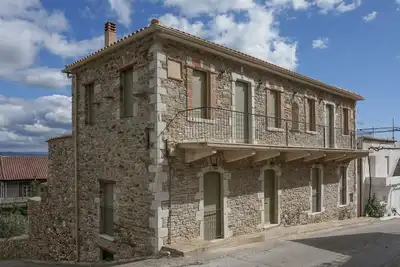Image de Villa traditionnelle au Péloponnèse avec vue sur la montagne de charme