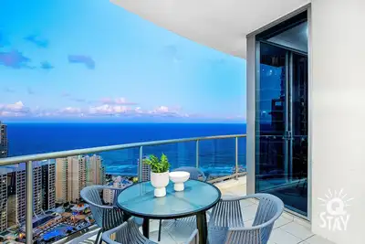 Image de Chevron Renaissance - 3 Bedroom Sub Penthouse Airbnb- 2 night
