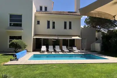 Image de Casa Isa Elena est une belle propriété moderne à quelques pas de la plage de La Barossa