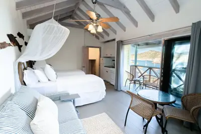Image de 1 lit, A \/ c, Wifi, Tv, kitchenette, salle de bains, des vues incroyables, Sandy Beach