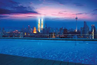 Image de Klcc View 2br avec piscine à débordement
