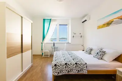 Image de Un grand appartement avec une belle vue sur la mer
