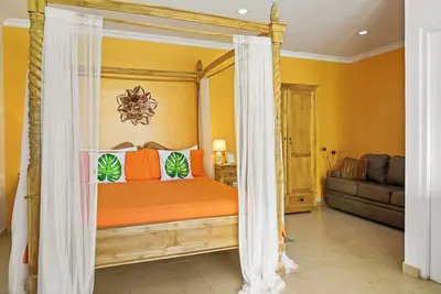 Image de Lovely Suite à pied de Palm Beach - Bakval Suites # 2