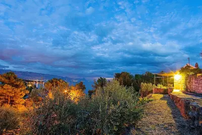 Image de Petit chalet avec vue mer pour trois - proche mer