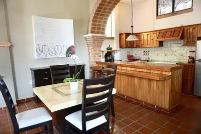 Image de Appartement central et confortable. avec vue sur l'océan et les montagnes! 15min à pied du Malecon