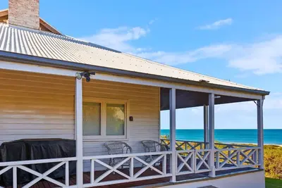 Image de Absolute Beachfront 3br 2ba Home w / Beach Track