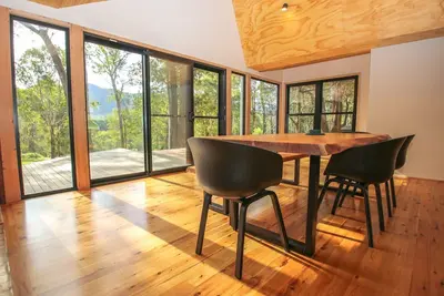 Image de Black Mamba House: luxe moderne sous les gencives