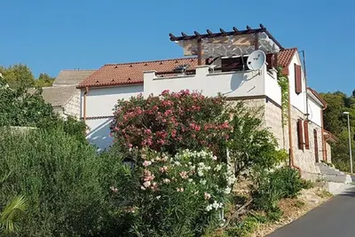 Image de Apartman se nalazi u mirnom okruženju na jugoistočnoj strani otoka Visa.