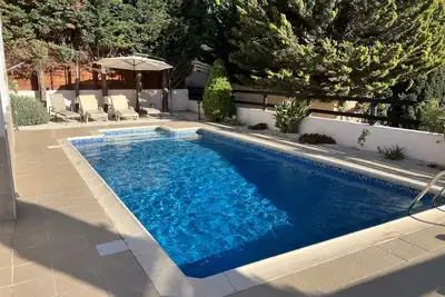 Image de Piscine privée - toutes avec salle de bains - salle de jeux - grande terrasse bien exposée - climatisation complète - WiFi