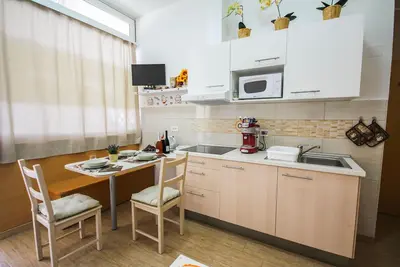 Image de Appartement neuf confortable aux couleurs cappuccino, situé au coeur de Portorož