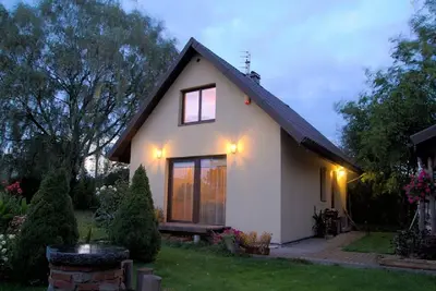 Image de Petite maison confortable avec terrasse