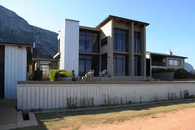 Image de Lake House à Betty Bay