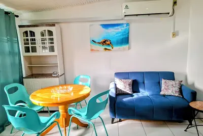 Image de chalet près de Store Bay dans la région de Sandy Point.