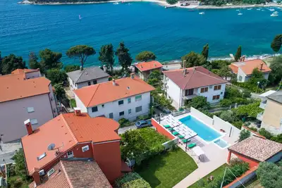 Image de Villa Oria Pula- belle villa balnéaire avec deux piscines de massage