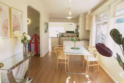 Image de Maison familiale dans un emplacement privilégié Melbourne Wifi gratuit