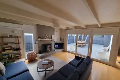 Image de Maison de plage moderne relaxante Ă 5 min Ă pied de la plage de Tyrone