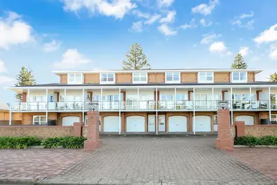 Image de Maison de ville centrale - superbes vues sur la mer!