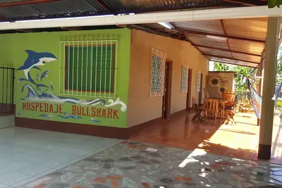 Image de hospedaje Bullshark en las cercanias de ojo de agua una piscina natural.