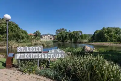 Image de Studio de luxe - domaine résidentiel sécurisé et haut de gamme. . . . très bien situé! !