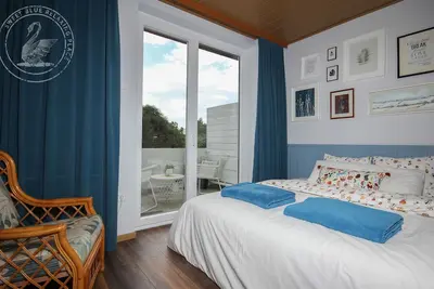 Image de Nouveau Au bord du lac, bus 50m 2\/2