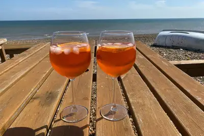 Image de Trois chambres Beach House dans un endroit magnifique avec la plage comme le jardin arrière