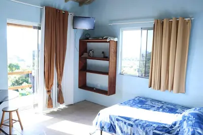 Image de Cabanas do Beto, Praia do Rosa. 800m de la plage de sable de Rosa et à 500m de la plage