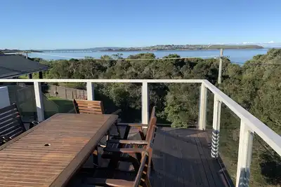 Image de Beachfront Bliss- Supers vue sur l'eau Ă partir de 2 ponts!