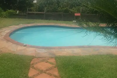 Image de Une maison pittoresque face à la mer située dans la banlieue verdoyante de Durban Nord