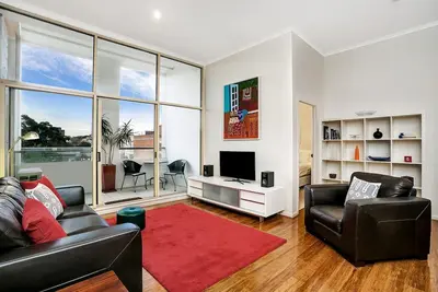 Image de Shill - Spacious Boutique w / Balcony Gym & Sauna