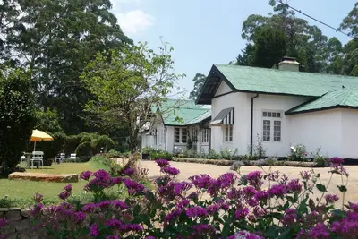 Image de British Colonial Bungalow. . . . .
