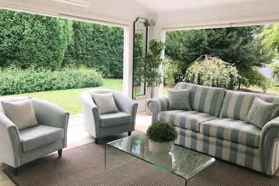 Image de Spacieuse maison familiale confortable de qualité. À une courte distance de Bowral Cbd