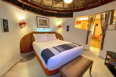 Image de Cocos Cabanas, Queen Cabana (M), à 4 miles de Playa del Carmen, à 1 mile de la Be