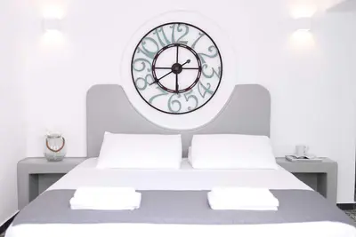 Image de Suite Lune de Miel \"Drops\" avec Jacuzzi avec Piscine Privée #authenticsantorini