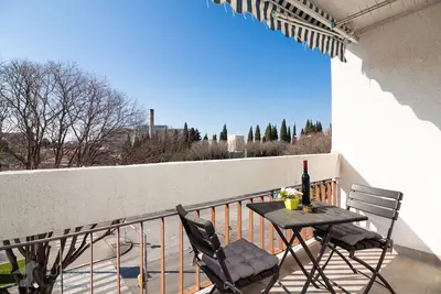 44 m² / 473. Appartement 4 personnes de 61 pi² avec balcon près de l'hôpital