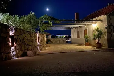 Villa Fani, toute nouvelle villa de style avec une grande piscine et une vue spectaculaire sur la mer