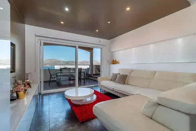 Image de Appartement moderne avec vue sur la mer