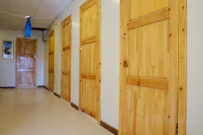 Image de La mongole nationale Ger Guesthouse coûte 8 $ si elle partage la chambre et est gérée par la famille