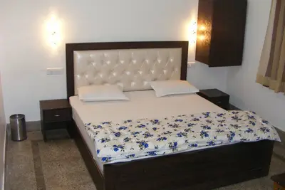 Image de HĂ´tel confortable et confortable pour les grands et petits groupes / familles