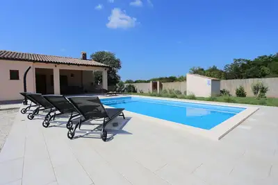 Image de House Nina - Maison avec une piscine chauffée