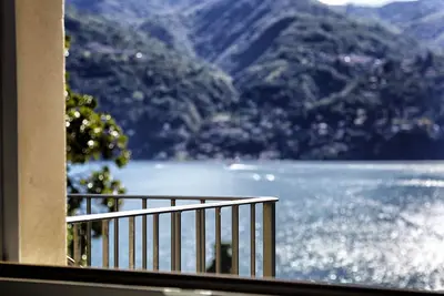 Image de Fanctasic Lac de Côme villa avec vue sur le lac et piscine privée. Nouvellement rénové