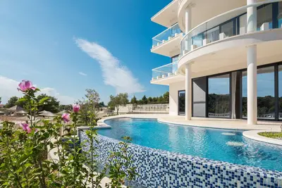 Image de Villa de luxe privée Perla située sur une plage privée à Rogoznica Croatie
