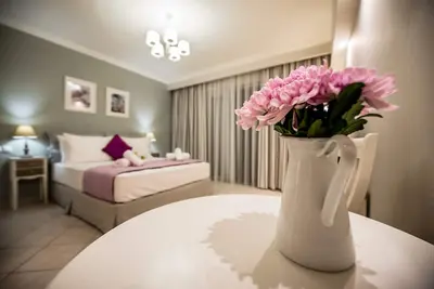 Image de Suite Junior avec vue sur la piscine