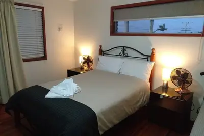 Image de Great Location grande maison sur Half Acre Bloc