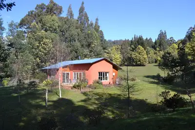 Image de Autonome dans un bel environnement calme avec vue sur la vallée et la montagne