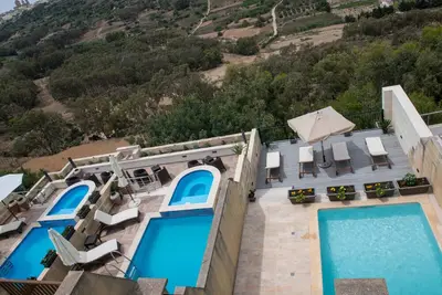 Image de Chambre de luxe avec vue sur la vallée et la piscine