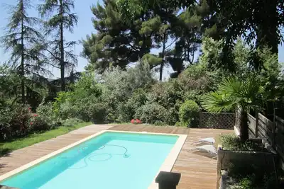 une maison, un jardin, une piscine, du calme: repos assuré